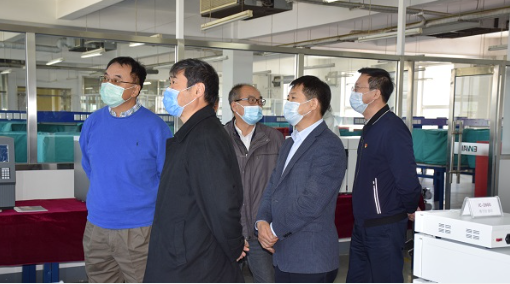 区委书记一行视察东西分析