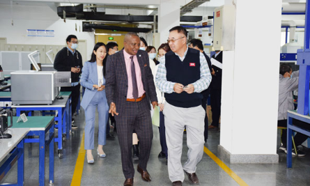 新闻动态|联合国工业发展组织区域首席代表一行访问东西分析